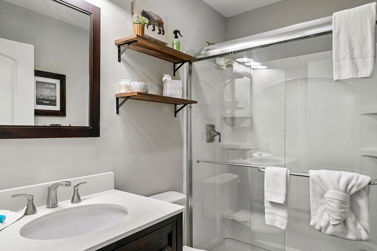 Modern Pigeon Forge Gem Near Dollywood, Gatlinburg & Smokies - 2 Mins To Pkwy & Strip, Hot Tub, Fire Pit, Cable, Hi-Speed Wifi Villa Екстериор снимка