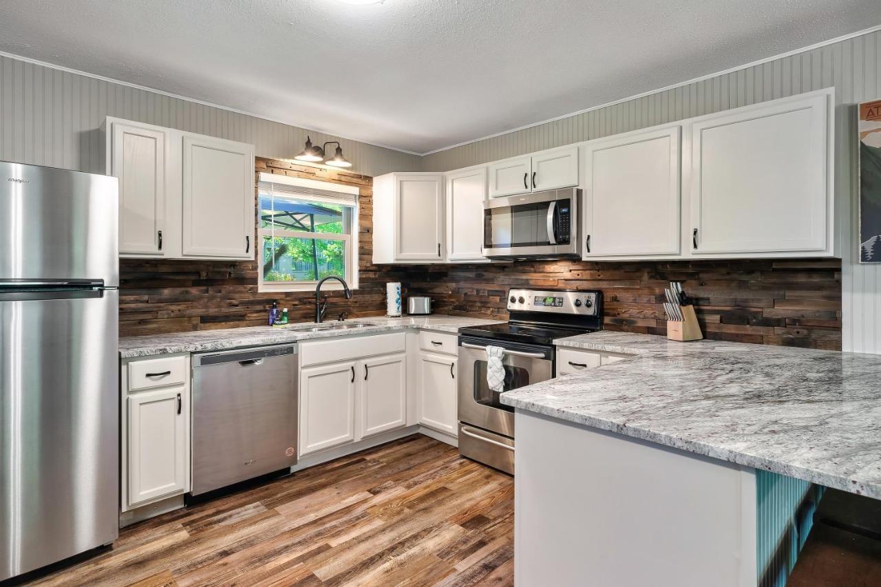 Modern Pigeon Forge Gem Near Dollywood, Gatlinburg & Smokies - 2 Mins To Pkwy & Strip, Hot Tub, Fire Pit, Cable, Hi-Speed Wifi Villa Екстериор снимка