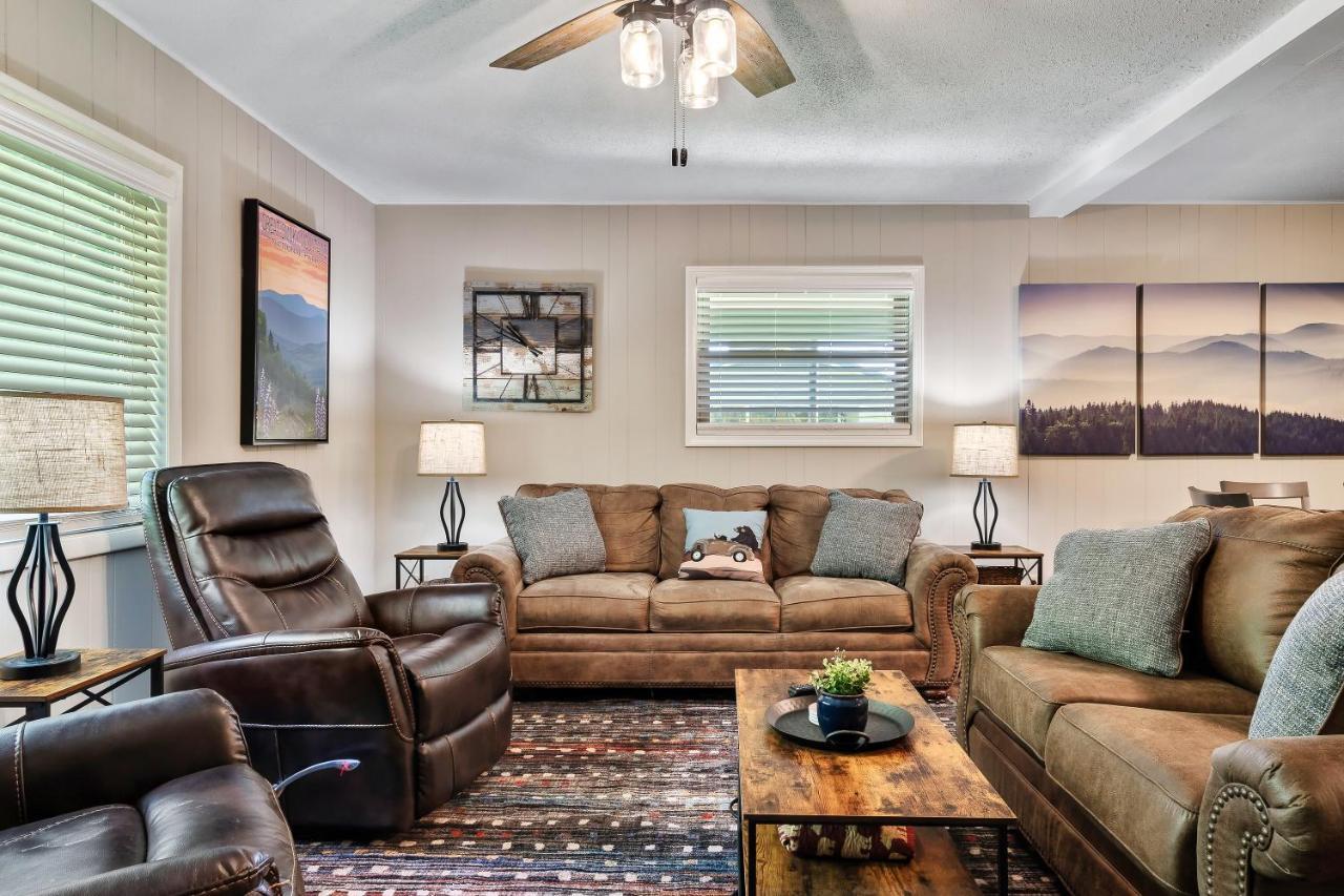 Modern Pigeon Forge Gem Near Dollywood, Gatlinburg & Smokies - 2 Mins To Pkwy & Strip, Hot Tub, Fire Pit, Cable, Hi-Speed Wifi Villa Екстериор снимка