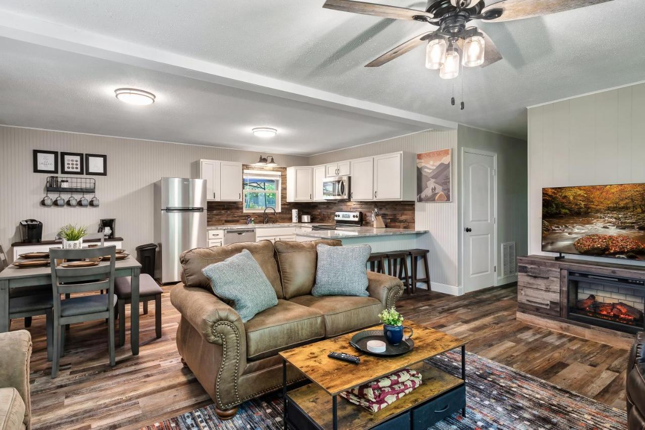 Modern Pigeon Forge Gem Near Dollywood, Gatlinburg & Smokies - 2 Mins To Pkwy & Strip, Hot Tub, Fire Pit, Cable, Hi-Speed Wifi Villa Екстериор снимка