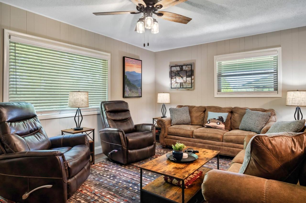 Modern Pigeon Forge Gem Near Dollywood, Gatlinburg & Smokies - 2 Mins To Pkwy & Strip, Hot Tub, Fire Pit, Cable, Hi-Speed Wifi Villa Екстериор снимка