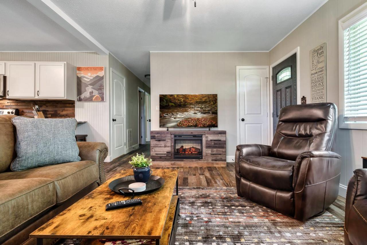 Modern Pigeon Forge Gem Near Dollywood, Gatlinburg & Smokies - 2 Mins To Pkwy & Strip, Hot Tub, Fire Pit, Cable, Hi-Speed Wifi Villa Екстериор снимка