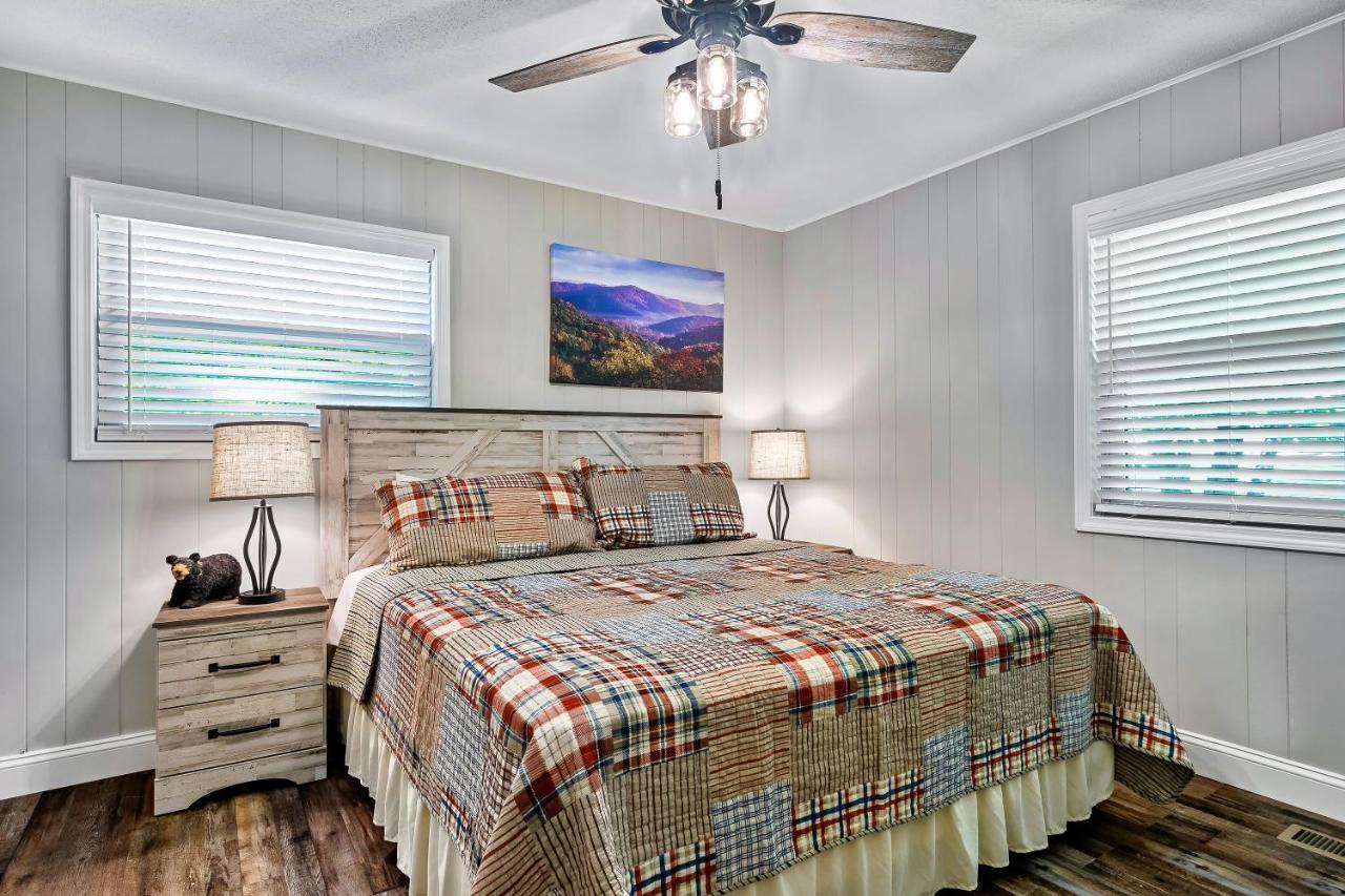 Modern Pigeon Forge Gem Near Dollywood, Gatlinburg & Smokies - 2 Mins To Pkwy & Strip, Hot Tub, Fire Pit, Cable, Hi-Speed Wifi Villa Екстериор снимка