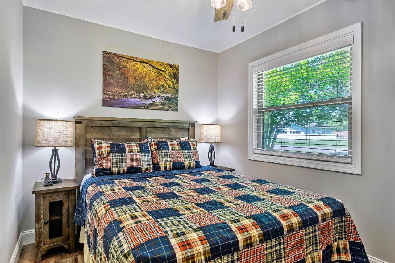 Modern Pigeon Forge Gem Near Dollywood, Gatlinburg & Smokies - 2 Mins To Pkwy & Strip, Hot Tub, Fire Pit, Cable, Hi-Speed Wifi Villa Екстериор снимка