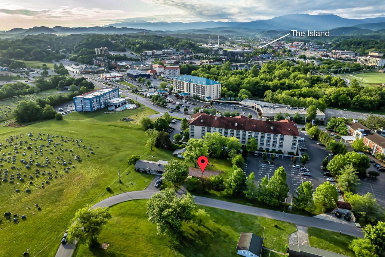 Modern Pigeon Forge Gem Near Dollywood, Gatlinburg & Smokies - 2 Mins To Pkwy & Strip, Hot Tub, Fire Pit, Cable, Hi-Speed Wifi Villa Екстериор снимка