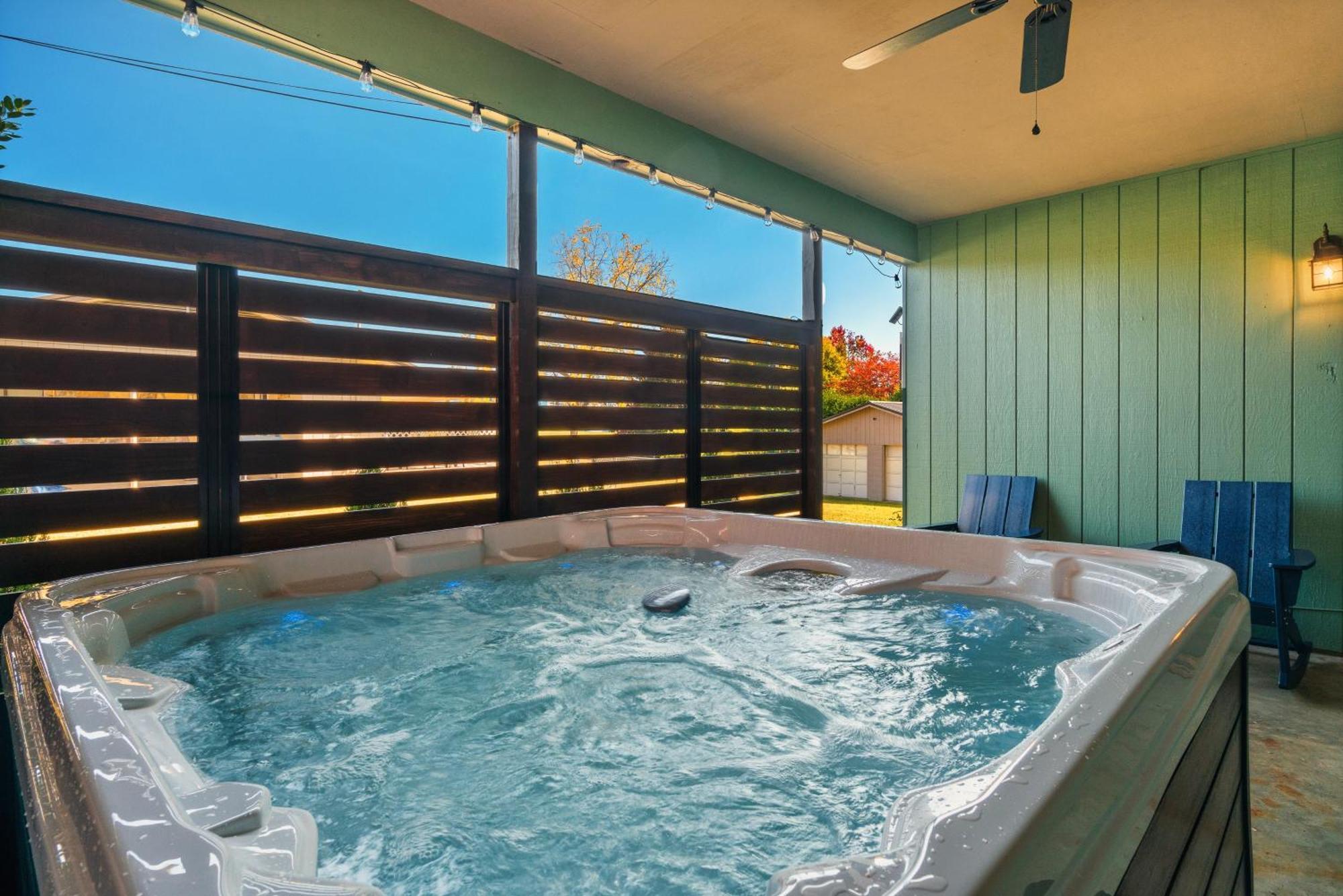 Modern Pigeon Forge Gem Near Dollywood, Gatlinburg & Smokies - 2 Mins To Pkwy & Strip, Hot Tub, Fire Pit, Cable, Hi-Speed Wifi Villa Екстериор снимка